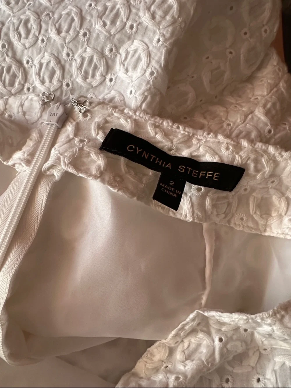 Cynthia Steffe Erica White Cotton Eyelet Mini Skirt Size 2